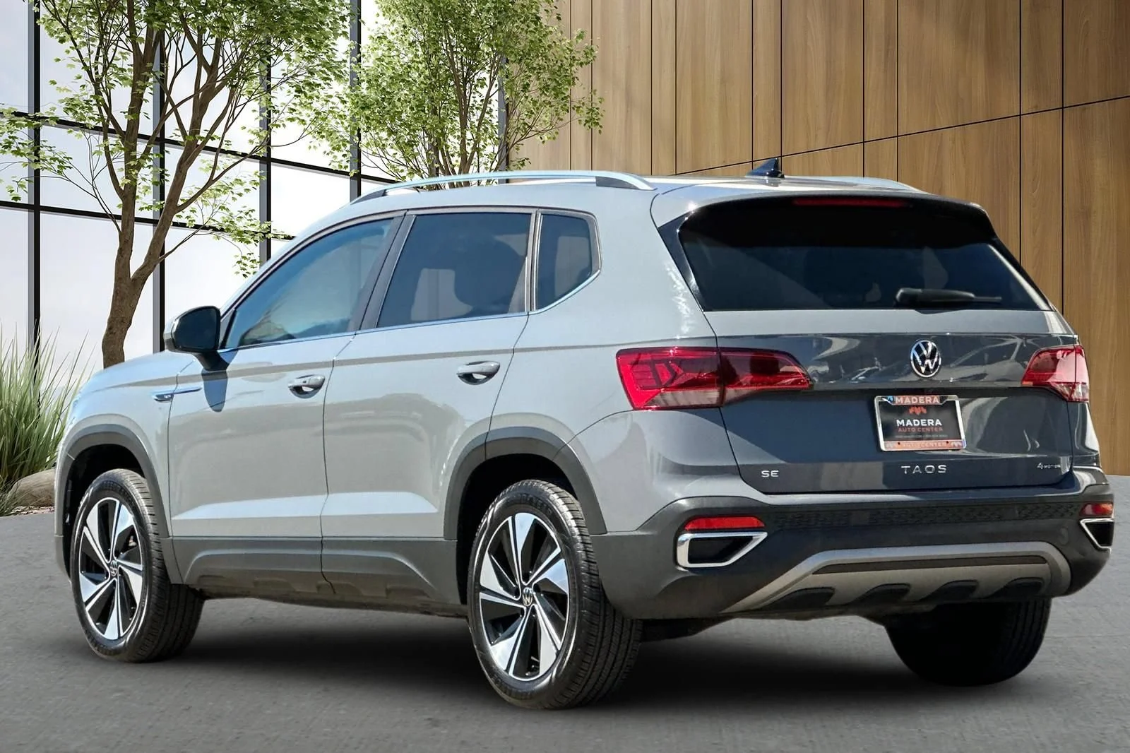 Used 2024 Gray Volkswagen SE image 6