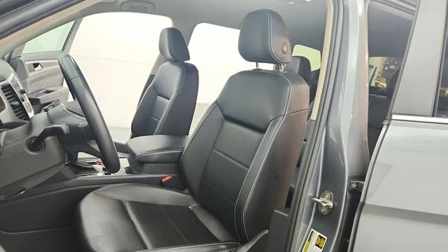 Used 2023 Gray Volkswagen 3.6L V6 SE w/Technology image 17