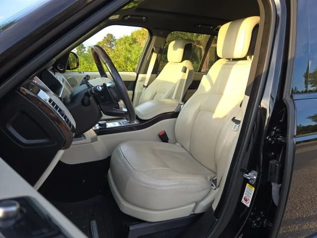 Used 2018 Santorini Black Metallic Land Rover HSE image 15