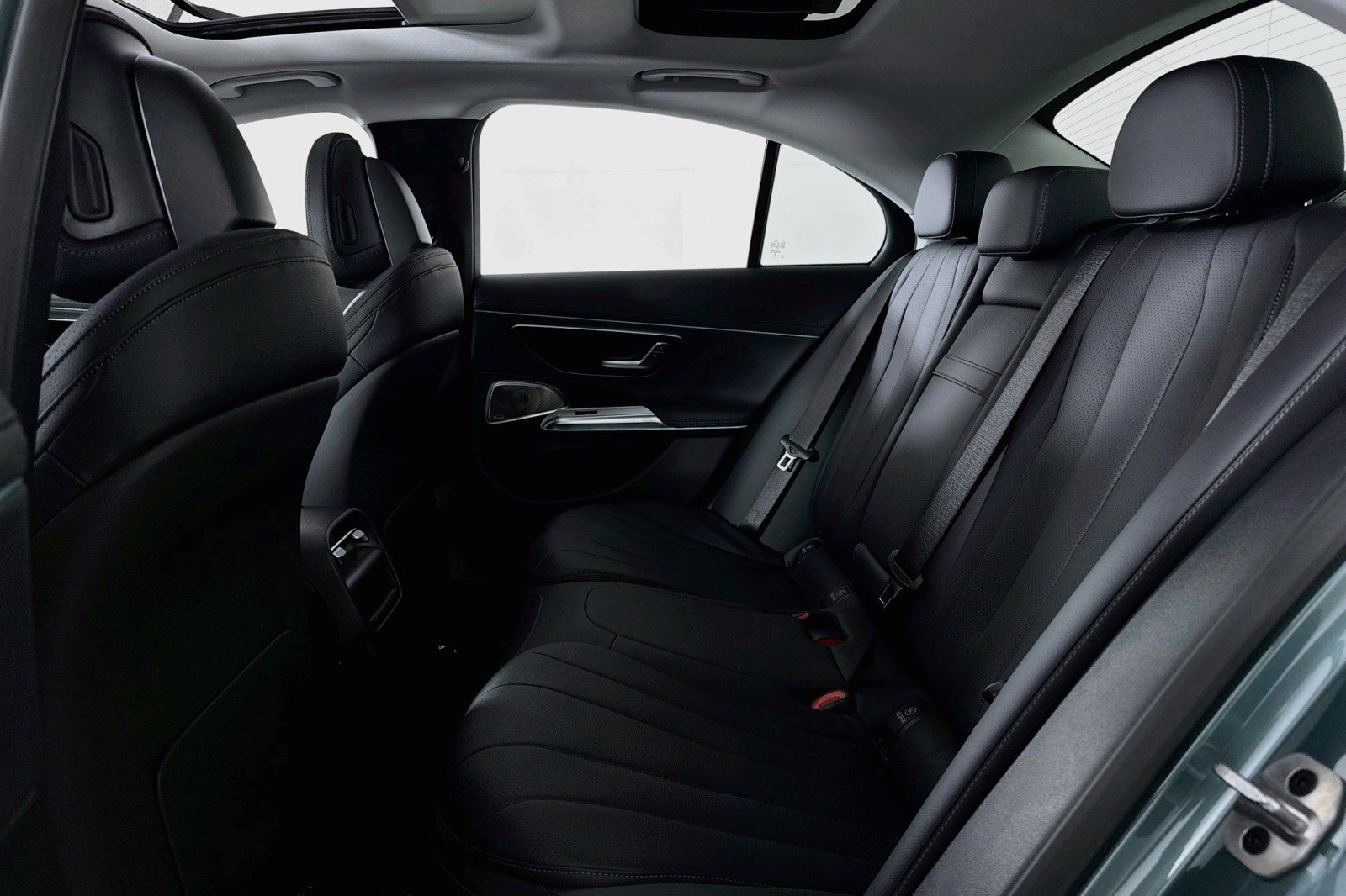 New 2026 Verde Silver Metallic Mercedes-Benz E 350 RWD Sedan image 7
