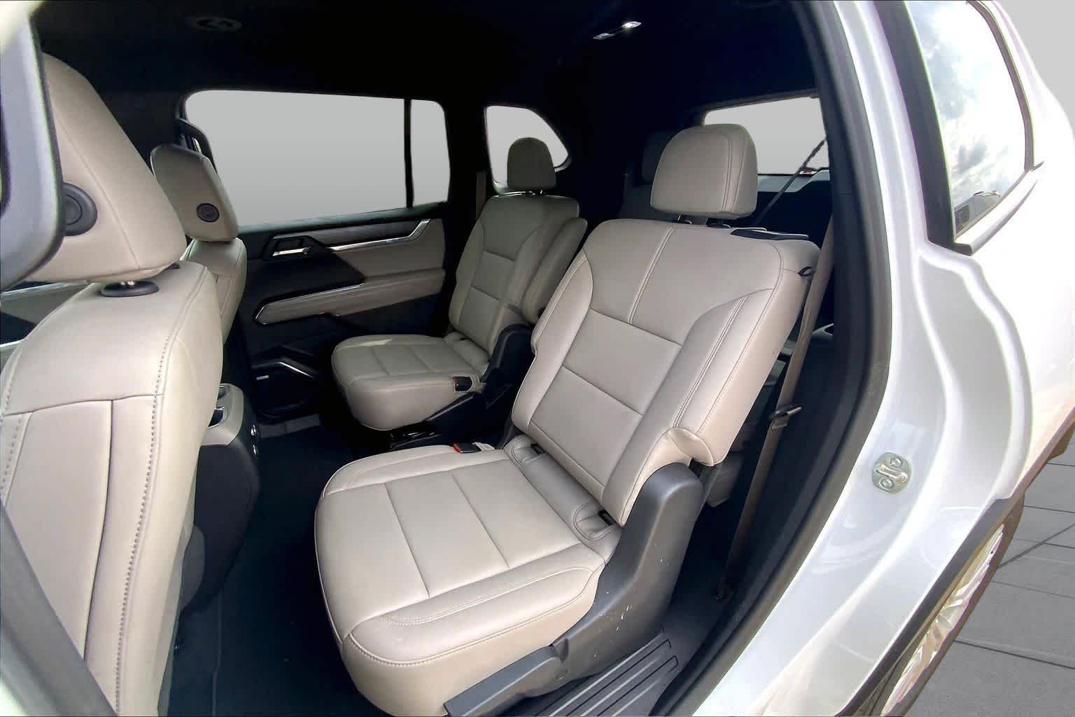 Used 2026 Summit White GMC AWD Elevation image 21