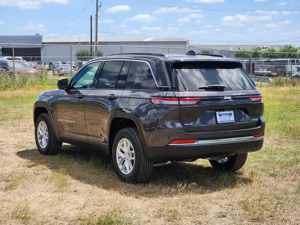New 2026 Baltic Gray Metallic Clearcoat Jeep Laredo image 3