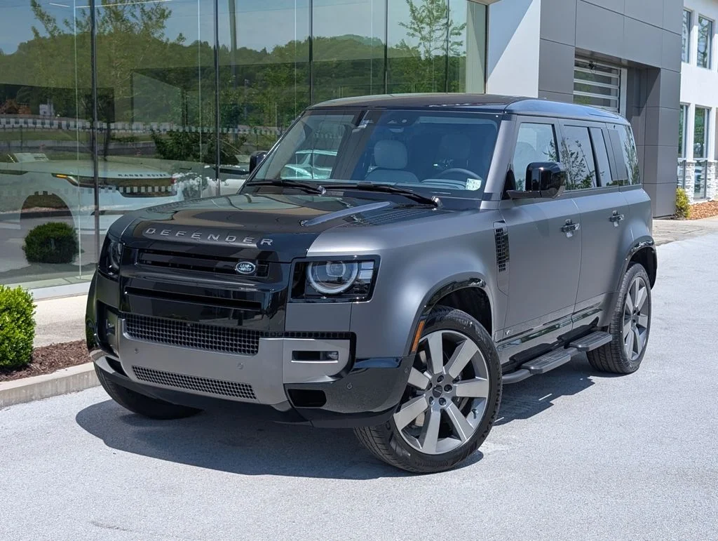 2026 Land Rover Defender 110 V8 P525's photo