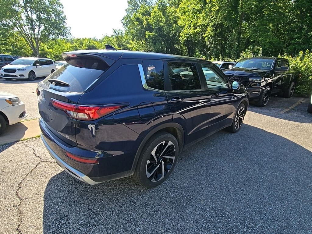 Used 2024 Blue Mitsubishi SE image 8