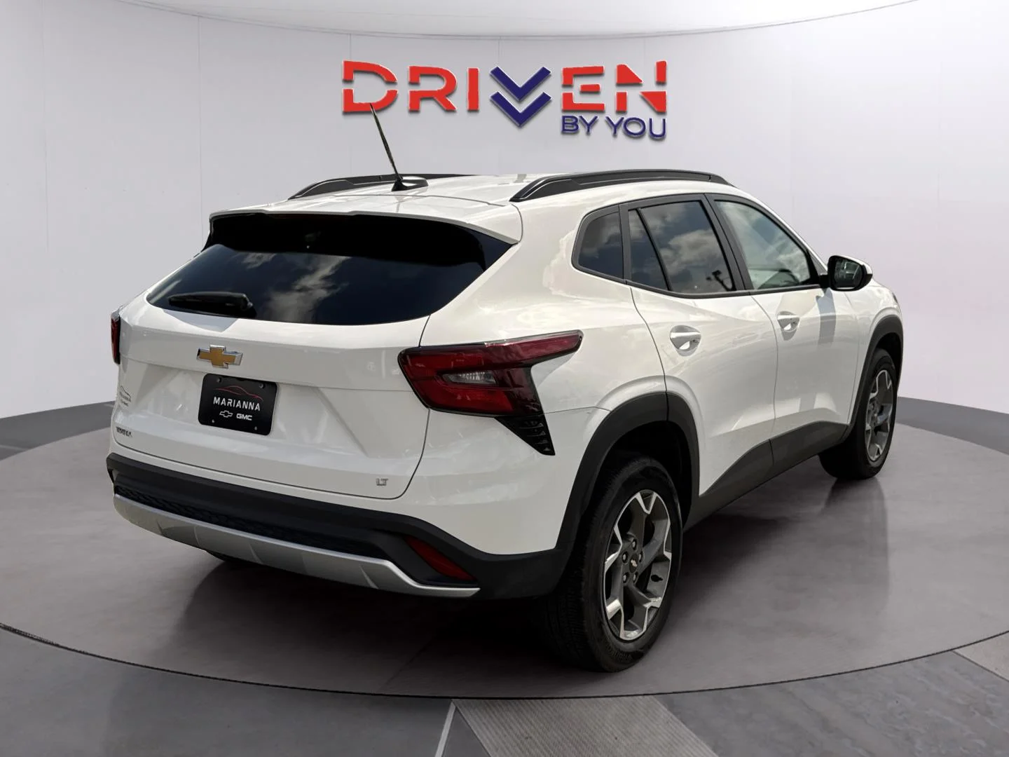 Used 2025 Summit White Chevrolet LT image 5