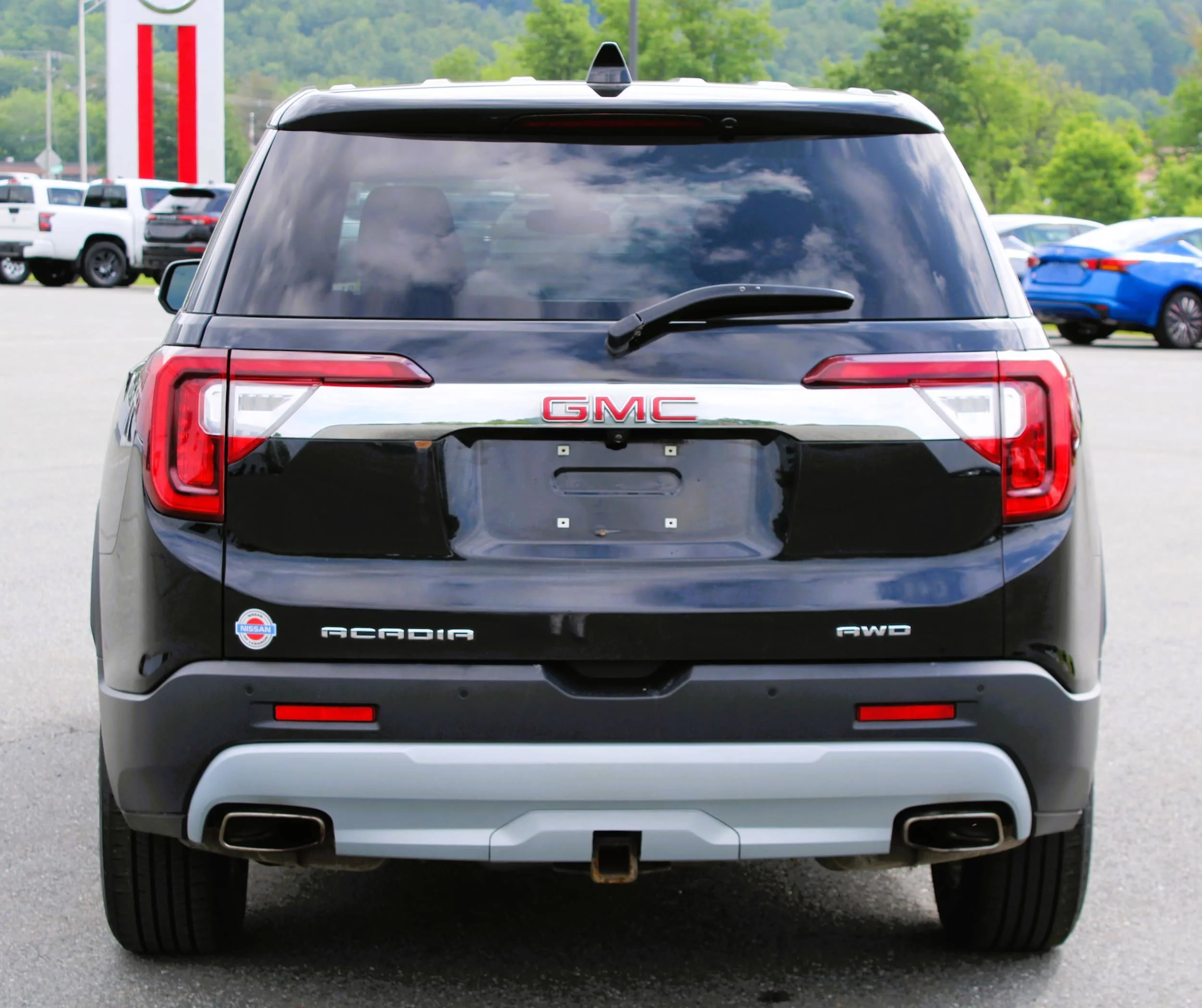 Used 2021 Ebony Twilight Metallic GMC SLE image 10