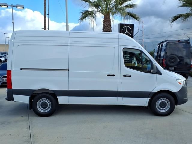 Used 2025 White Mercedes-Benz Cargo 144 WB image 21