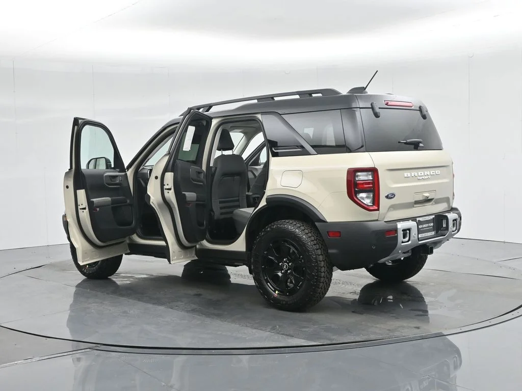 New 2025 Desert Sand Ford Badlands image 34