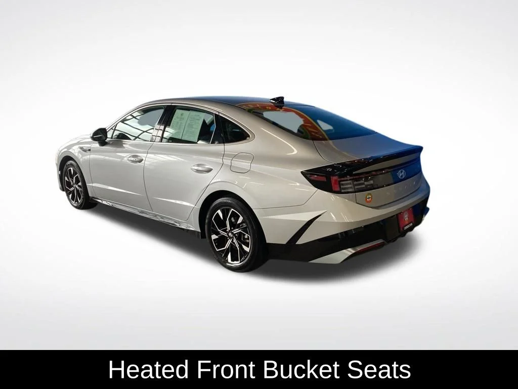Used 2025 Silver Hyundai SEL image 19