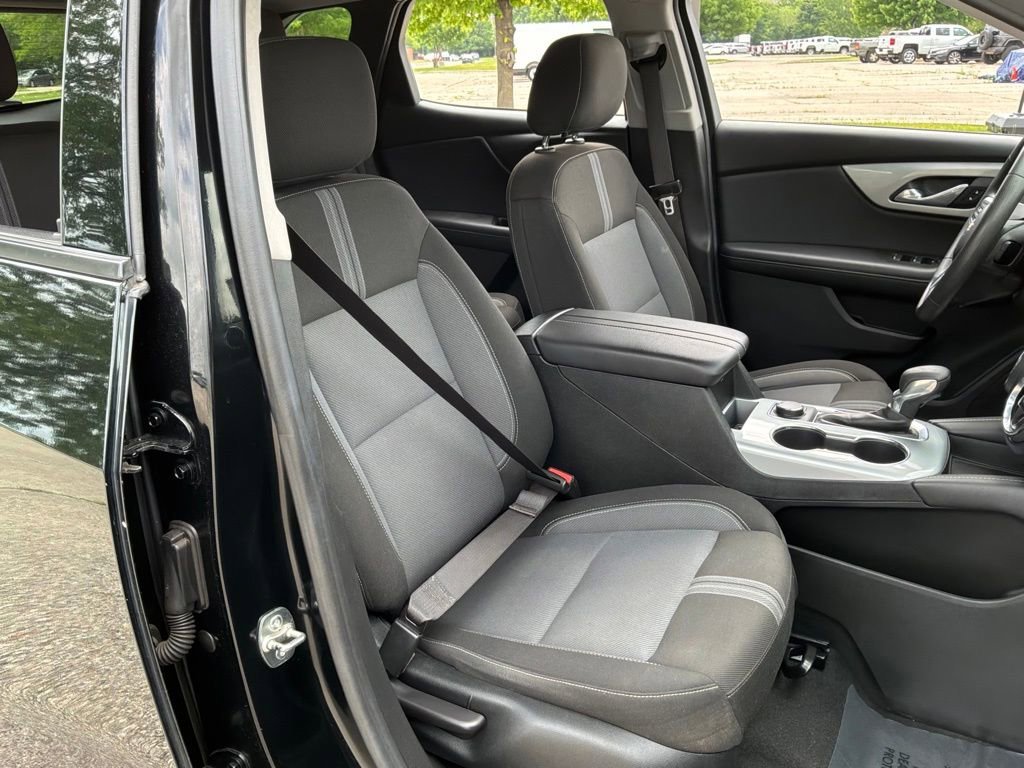 Used 2023 Black Chevrolet 2LT image 33