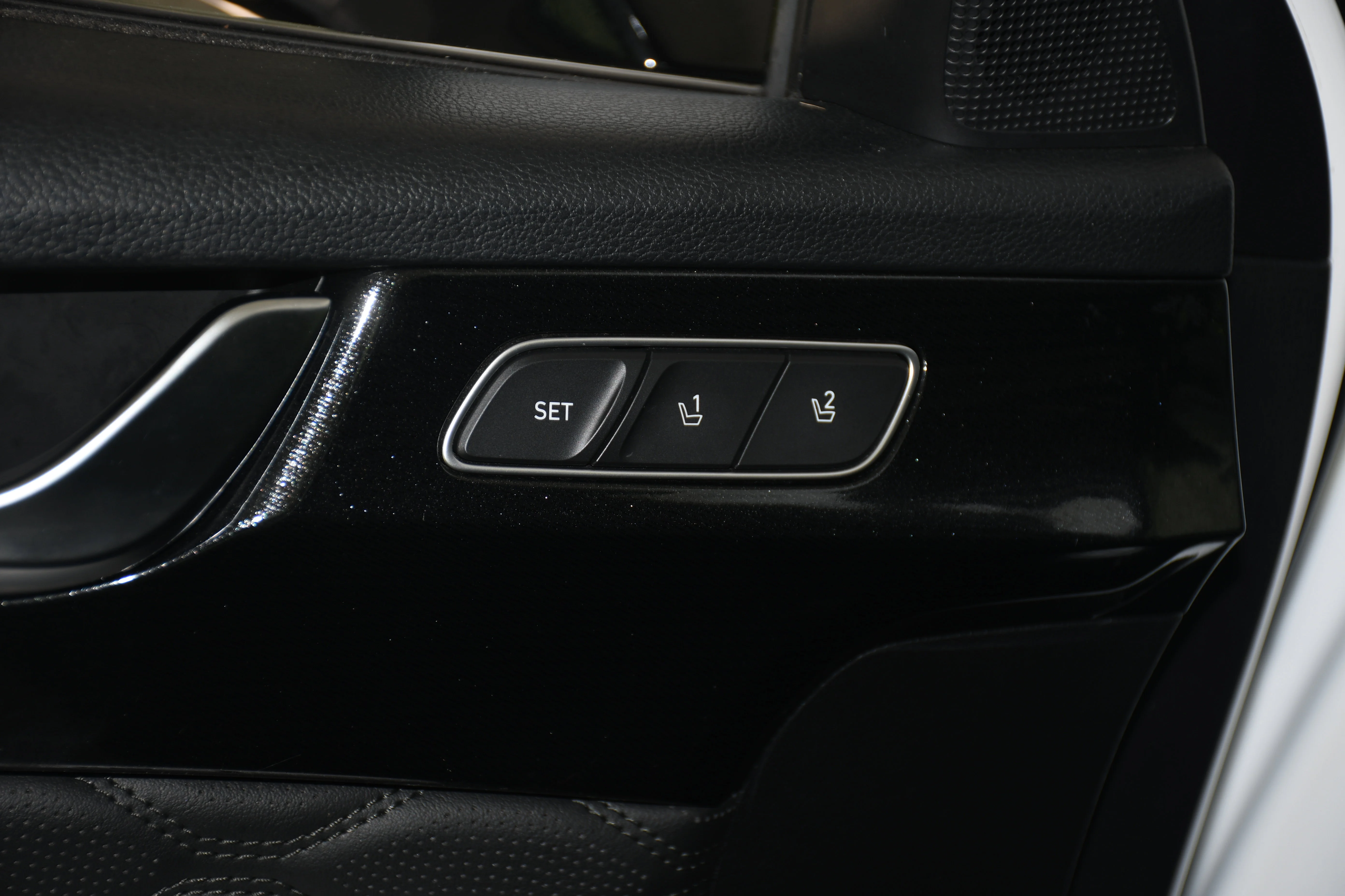 Used 2022 White Hyundai Calligraphy image 10