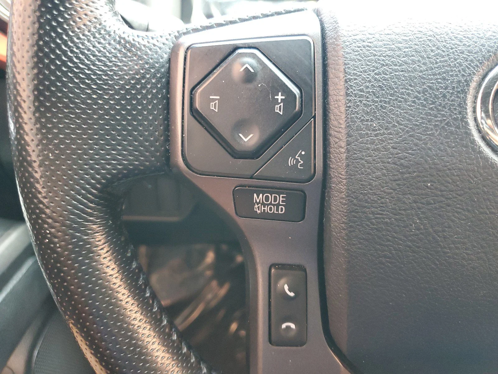 Used 2016  Toyota  image 23