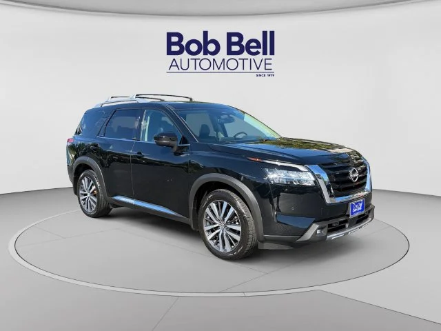 Used 2022 Black Nissan Platinum image 3