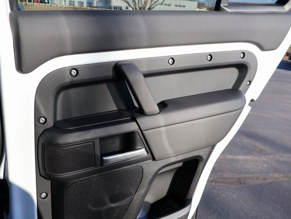 New 2026 Fuji White Land Rover S image 15