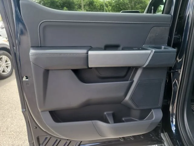 Used 2025 Blue Ford XLT image 11