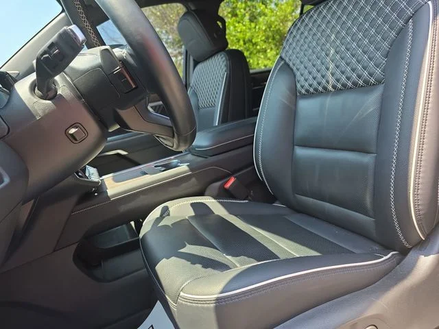 Used 2025 Silver GMC Denali image 17