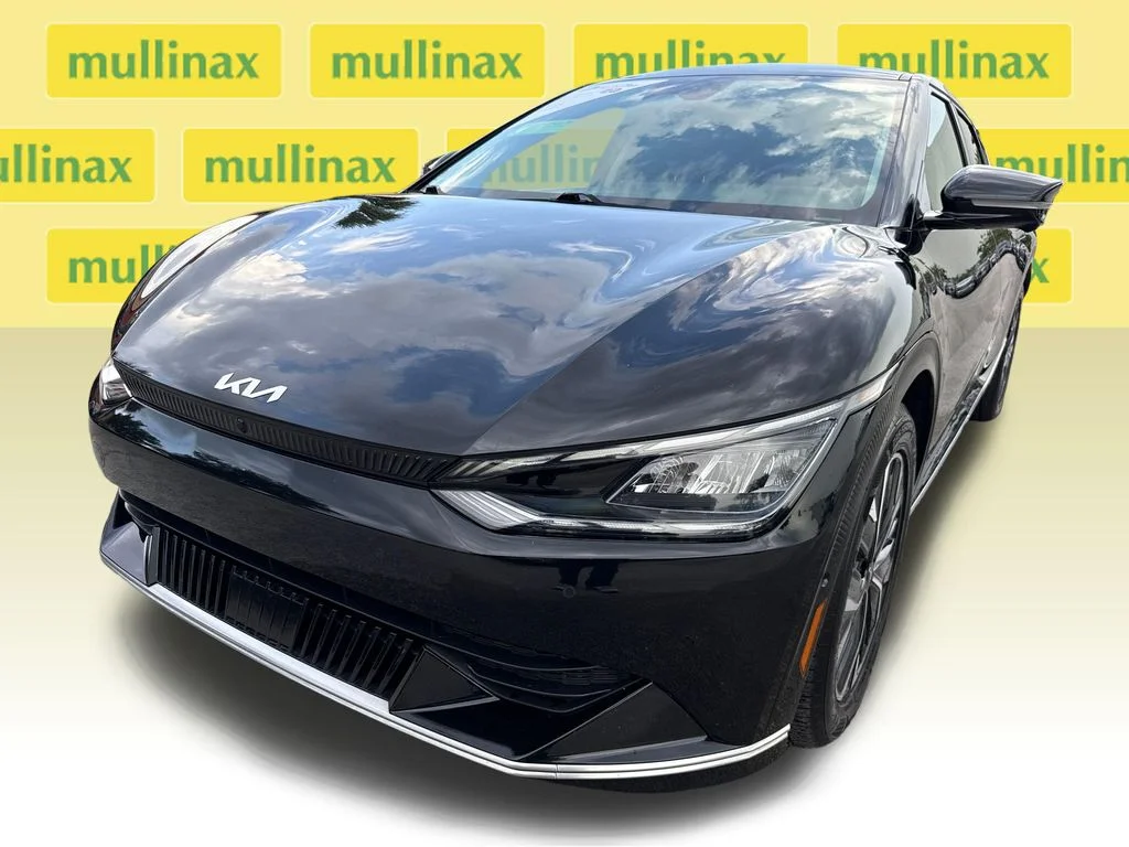 Certified Used 2023 Black Kia Wind image 10