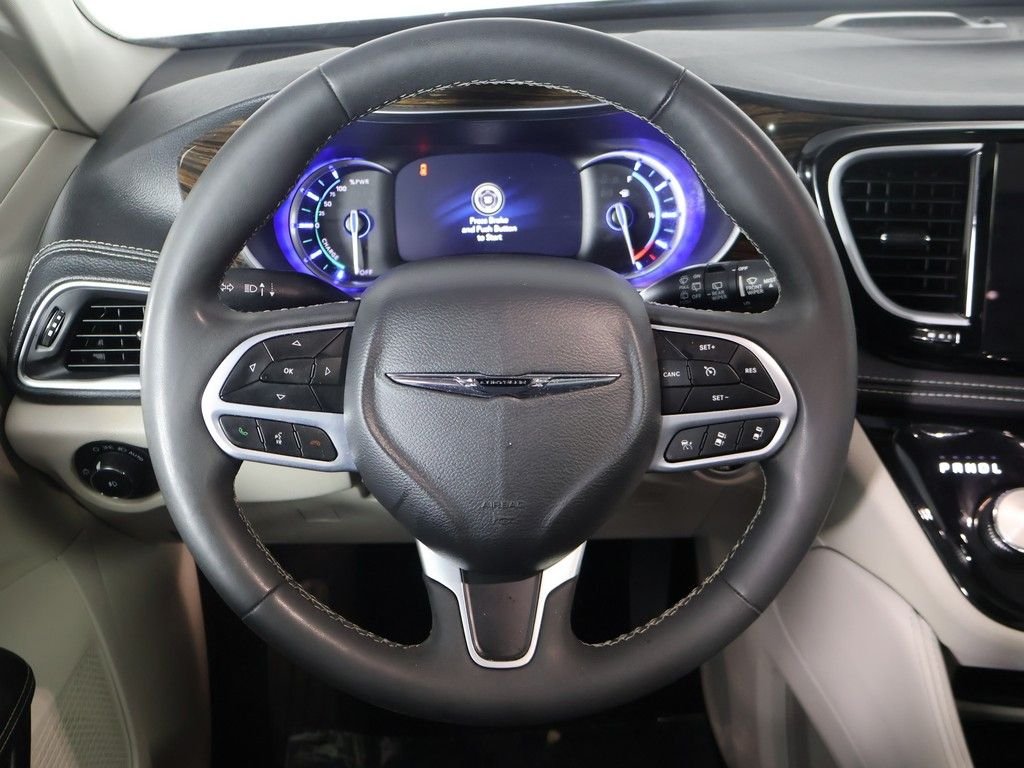 Used 2023 Black Chrysler Limited image 41