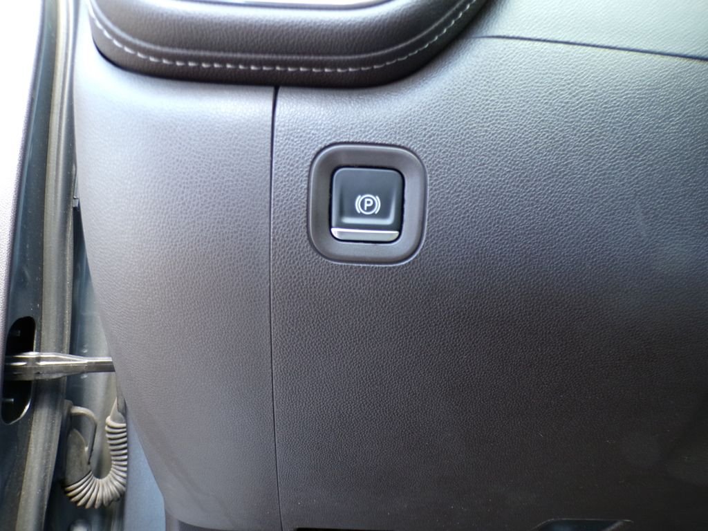 Used 2021 Steel Metallic GMC SLT image 14