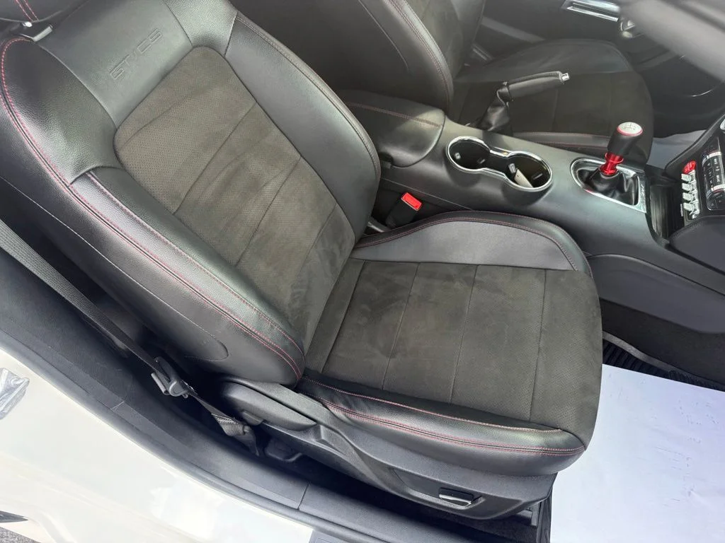 Used 2017 White Ford GT Premium image 40
