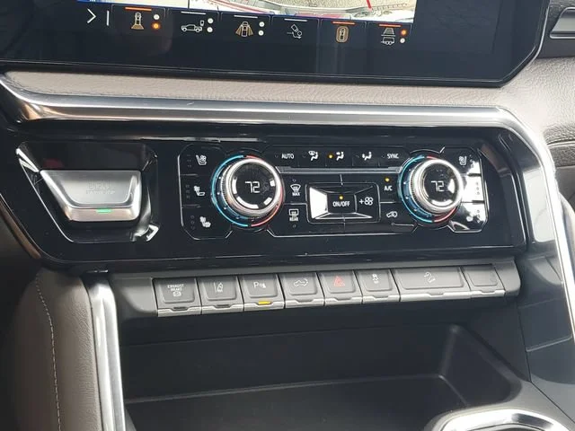 Used 2024 White Frost Tricoat GMC Denali image 19