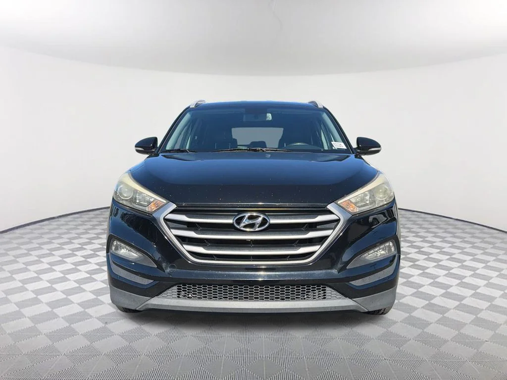 Used 2017 Black Hyundai SE Plus image 2