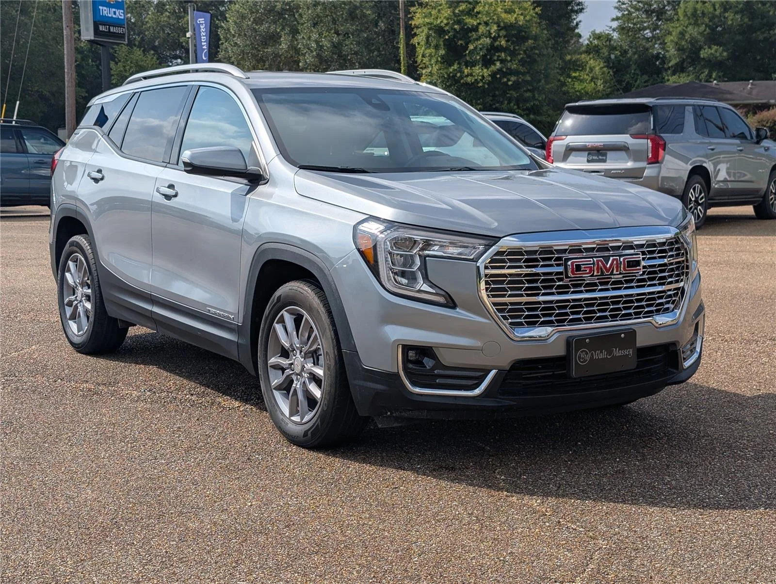 Used 2024 Sterling Metallic GMC SLT image 7