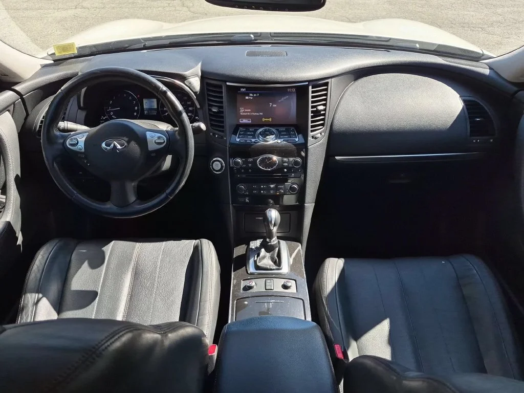 Used 2017 White INFINITI Base image 26