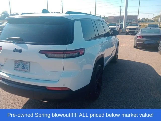 Used 2023 White Jeep Altitude image 18