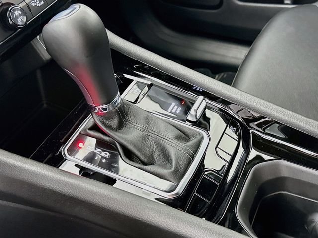 New 2026 Bright White Clearcoat Jeep Latitude image 16