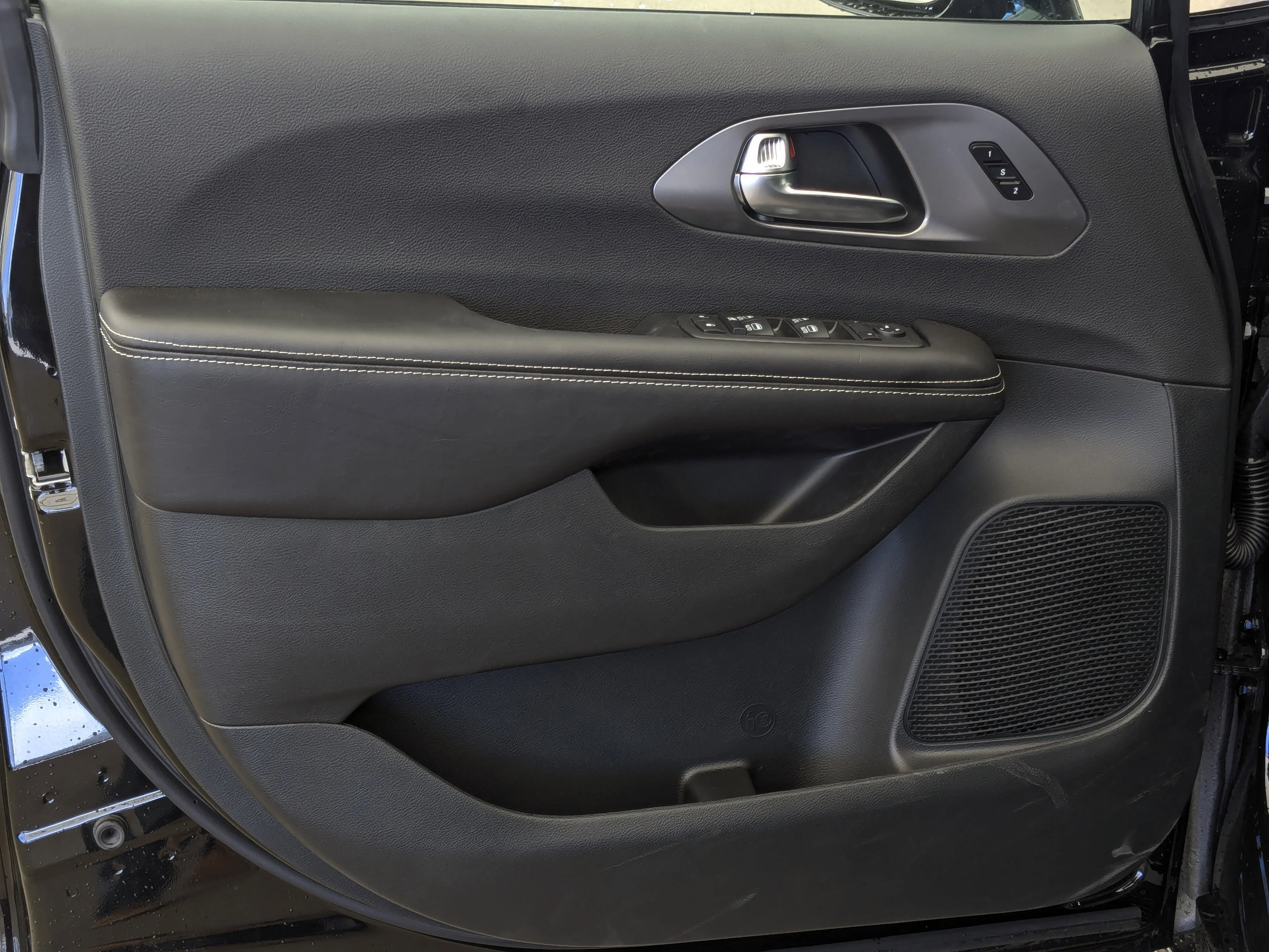New 2026 Black Chrysler Select AWD - - 3.6L Pentastar VVT V6 - S Appearance Pkg w/ 20 Whls - Safety Sphere w/ 360 Camera & image 11