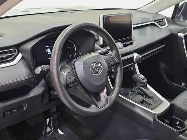2024 Toyota RAV4 XLE - Photo 12