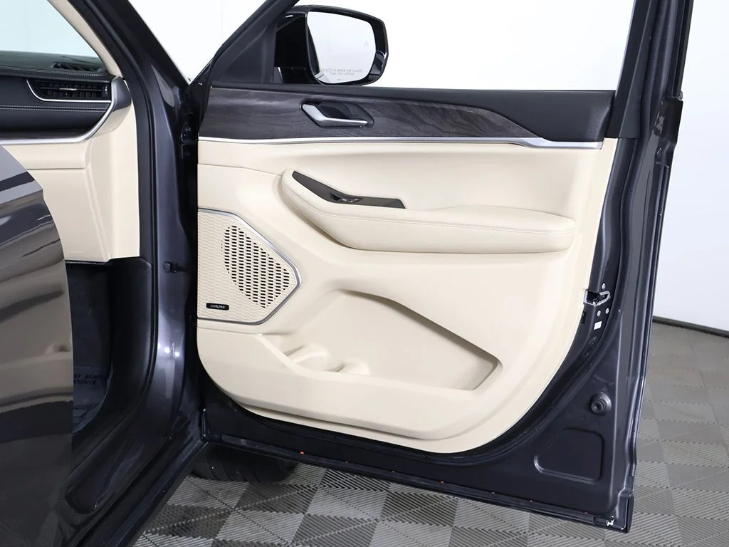 Used 2022 Gray Jeep Limited image 29