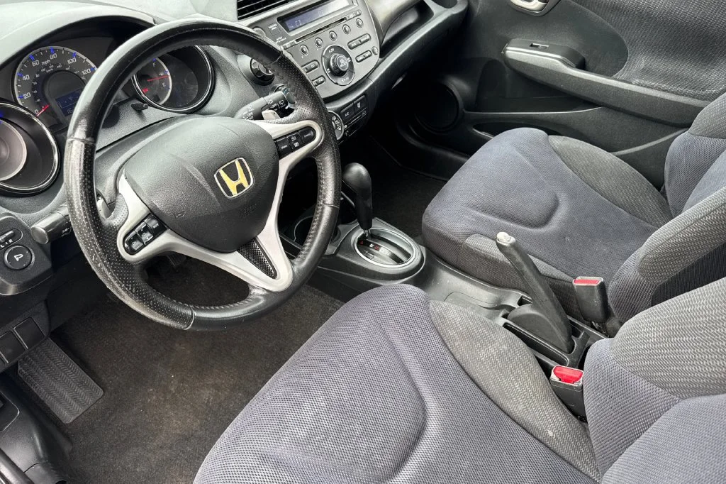 Used 2013 Taffeta White Honda Sport image 12