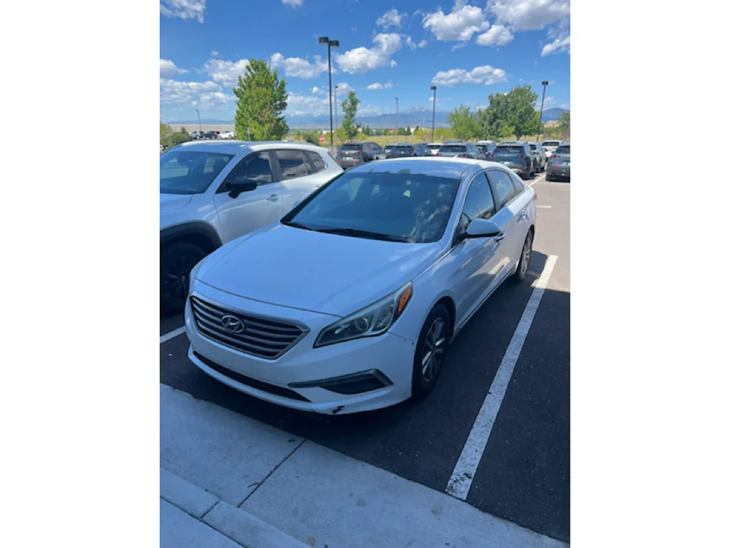 Used 2015 Quartz White Pearl Hyundai 2.4L SE image 2