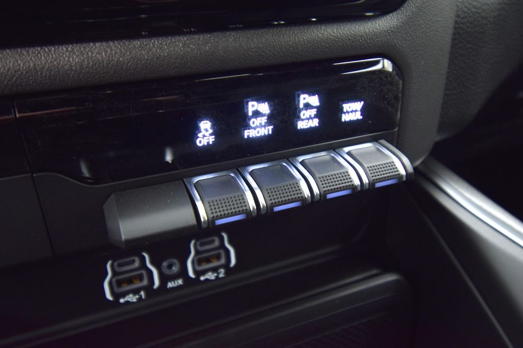 New 2026 Diamond Black Crystal Pearl-Coat Exterior Paint RAM Big Horn/Lone Star image 22