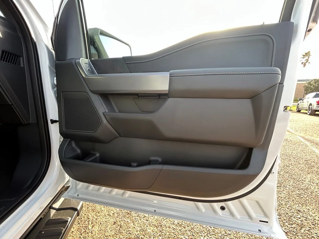 New 2026 Oxford White Ford XLT image 23