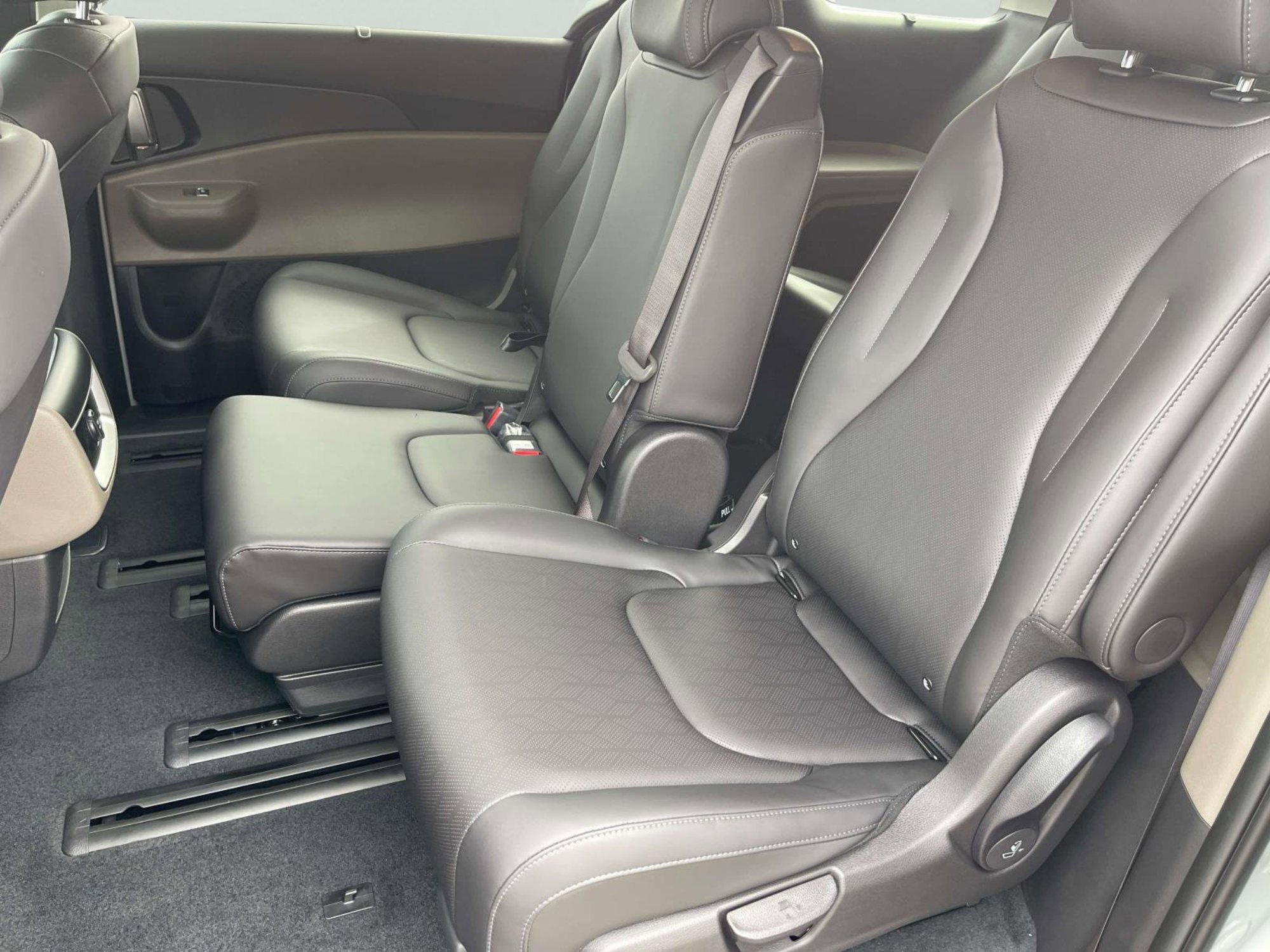 New 2026 Ivory Silver Kia EX image 18