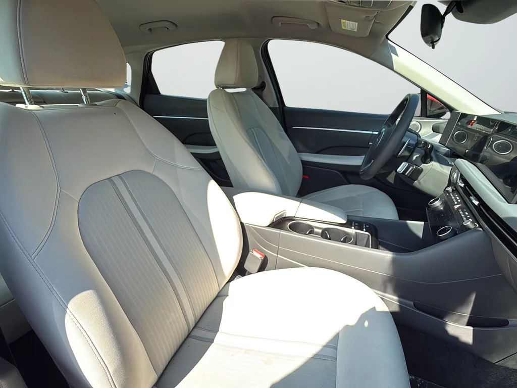Used 2025 Red Hyundai SEL image 28