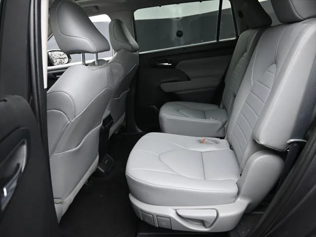 2021 Toyota Highlander XLE - Photo 15