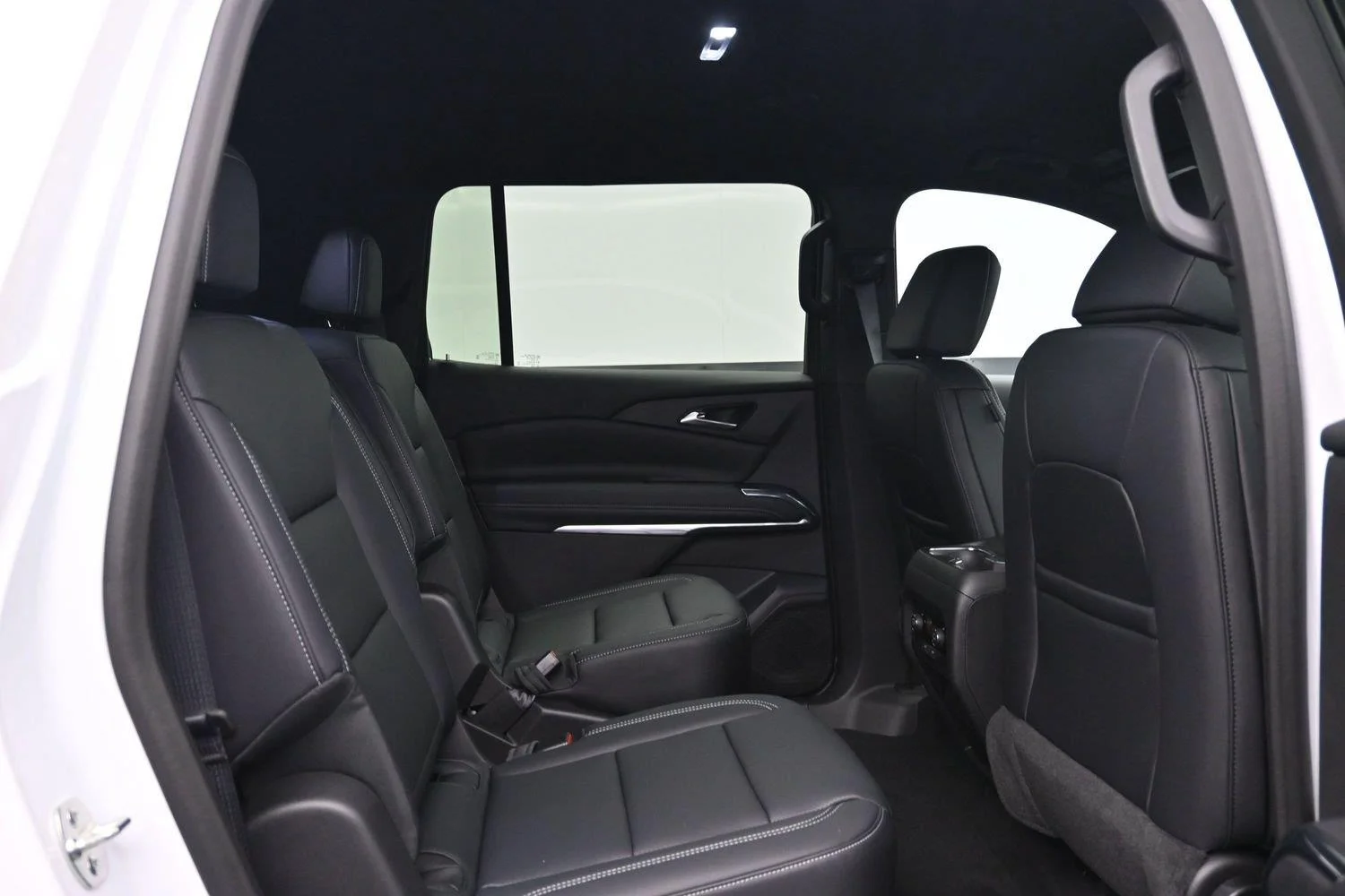 2027 Chevrolet Traverse LT - Photo 11