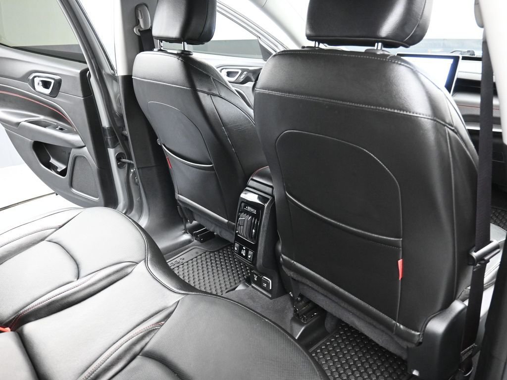 Used 2022 Gray Jeep Trailhawk image 10
