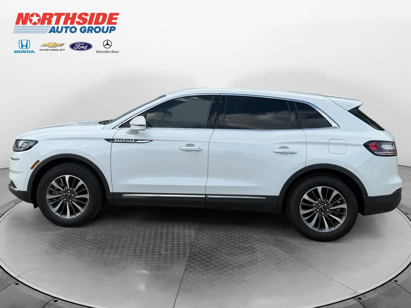 Used 2023 Pristine White Metallic Tri-Coat Lincoln Standard image 4