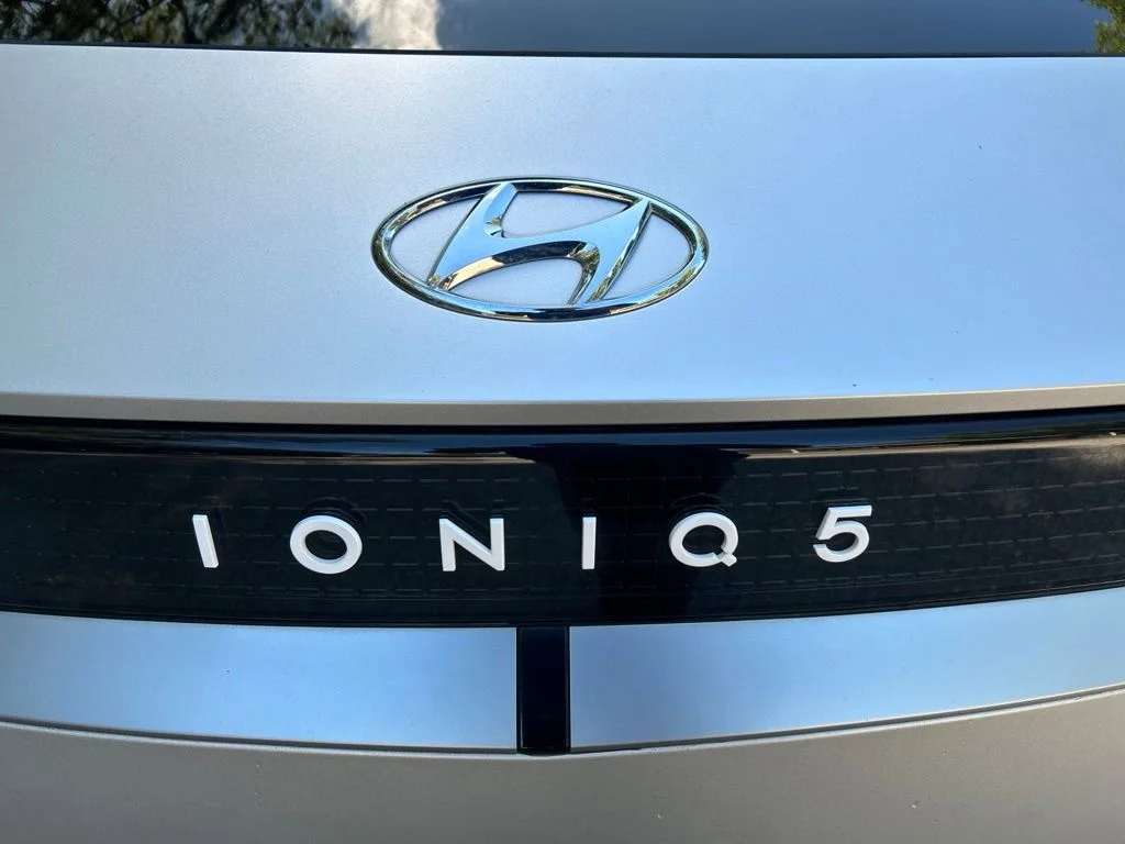 Used 2023 Gold Hyundai SEL image 10