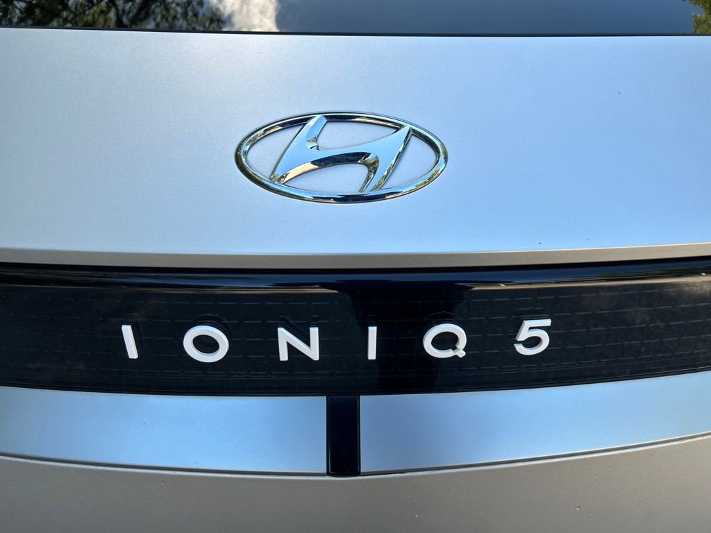 Used 2023 Gold Hyundai SEL image 10