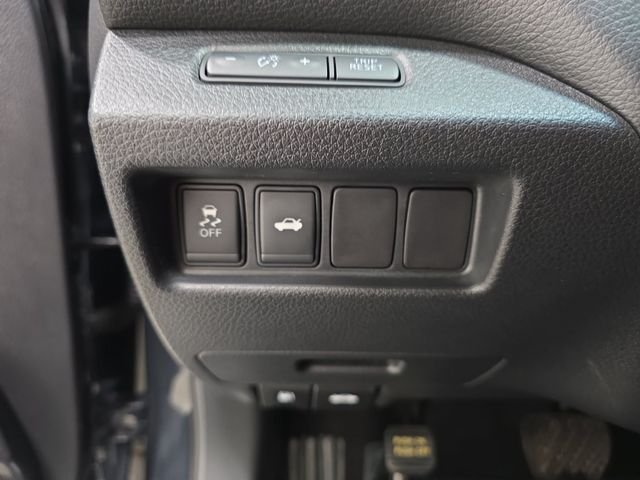 Used 2015 Blue Nissan 2.5 S image 24