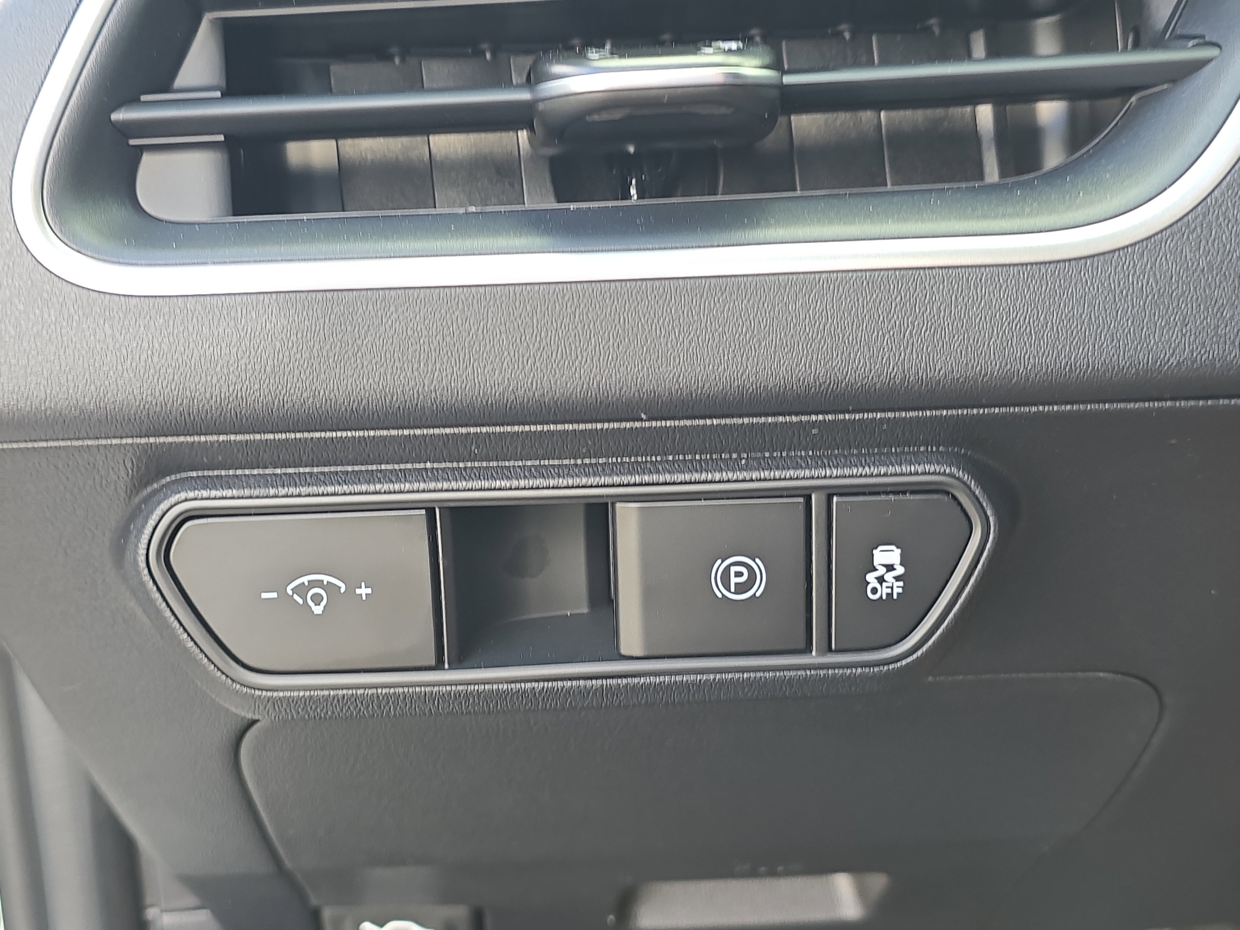 New 2026 Snow White Pearl Kia LXS image 27