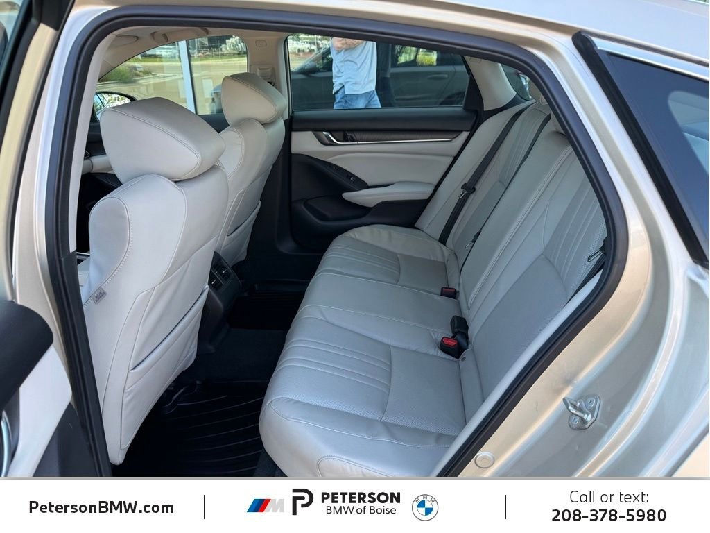 Used 2018  Honda Touring image 13