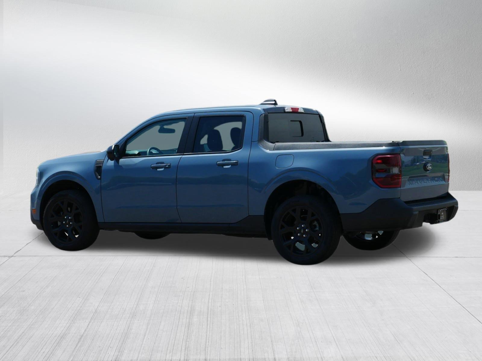 Used 2025 Gray Ford Lariat image 4