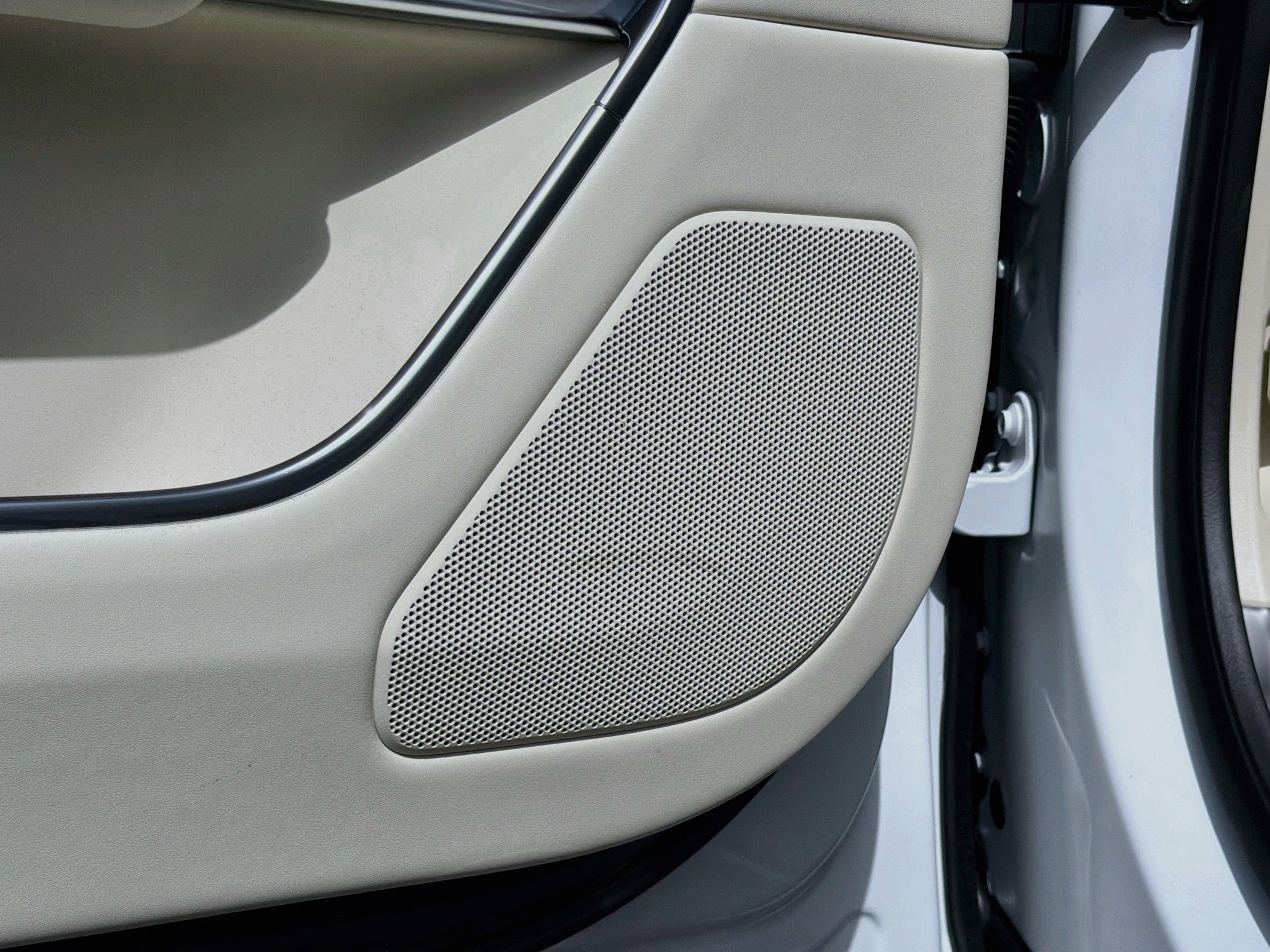 New 2026 Fuji White LAND ROVER SE 7 Seats image 25